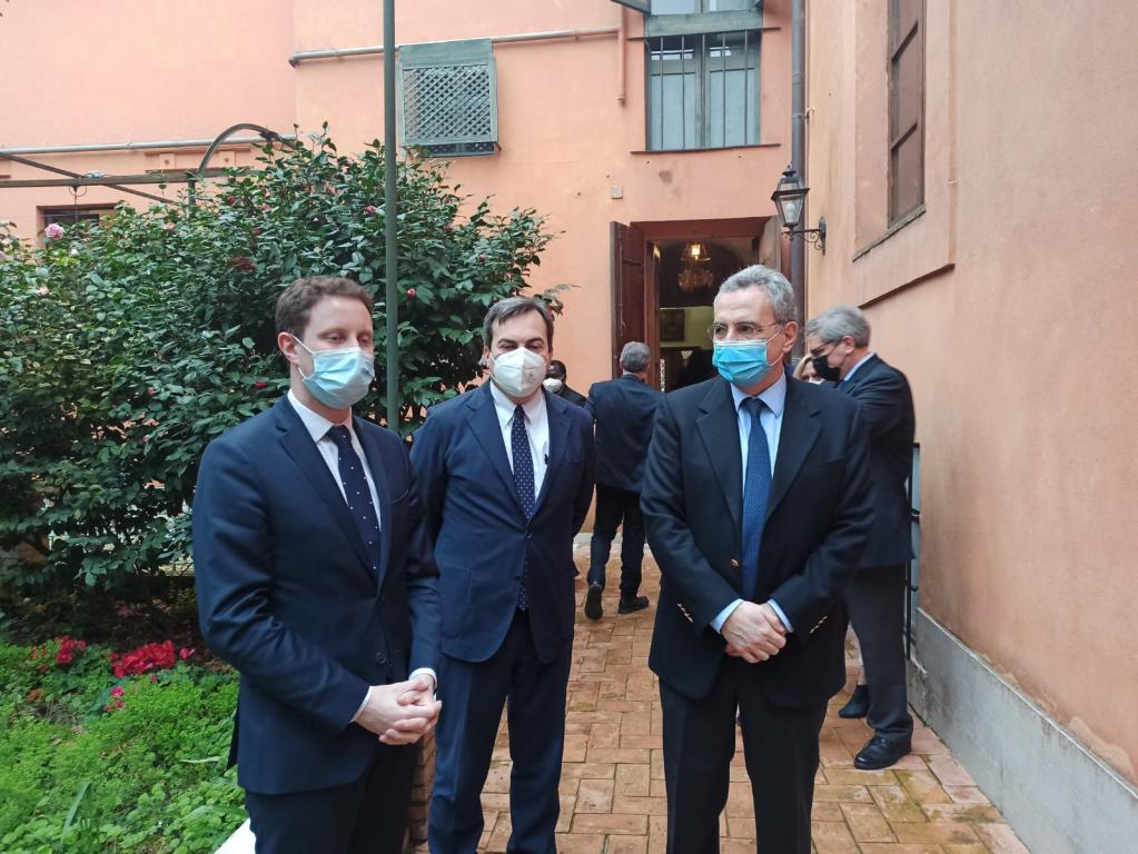 Der französische Staatssekretär für europäische Angelegenheiten, Clément Beaune, mit Minister Vincenzo Amendola zu Besuch bei Sant'Egidio